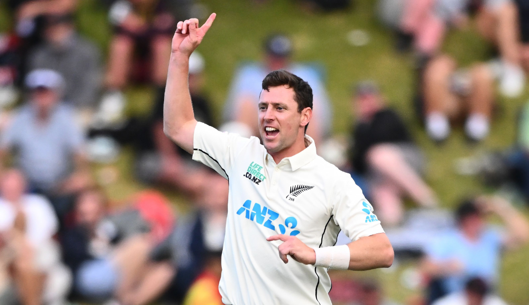 📰 "Relentless" Matt Henry edges gripping duel with Aussie star