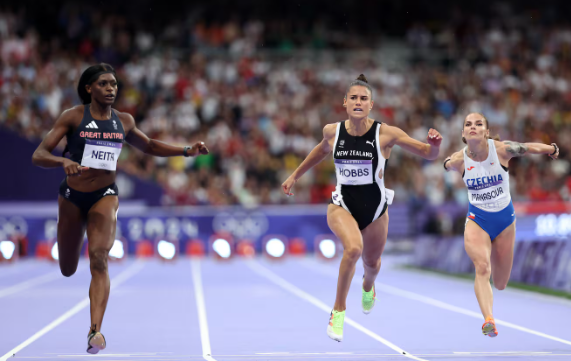 📰 Zoe Hobbs' heartbreak after missing Olympic 100m Final