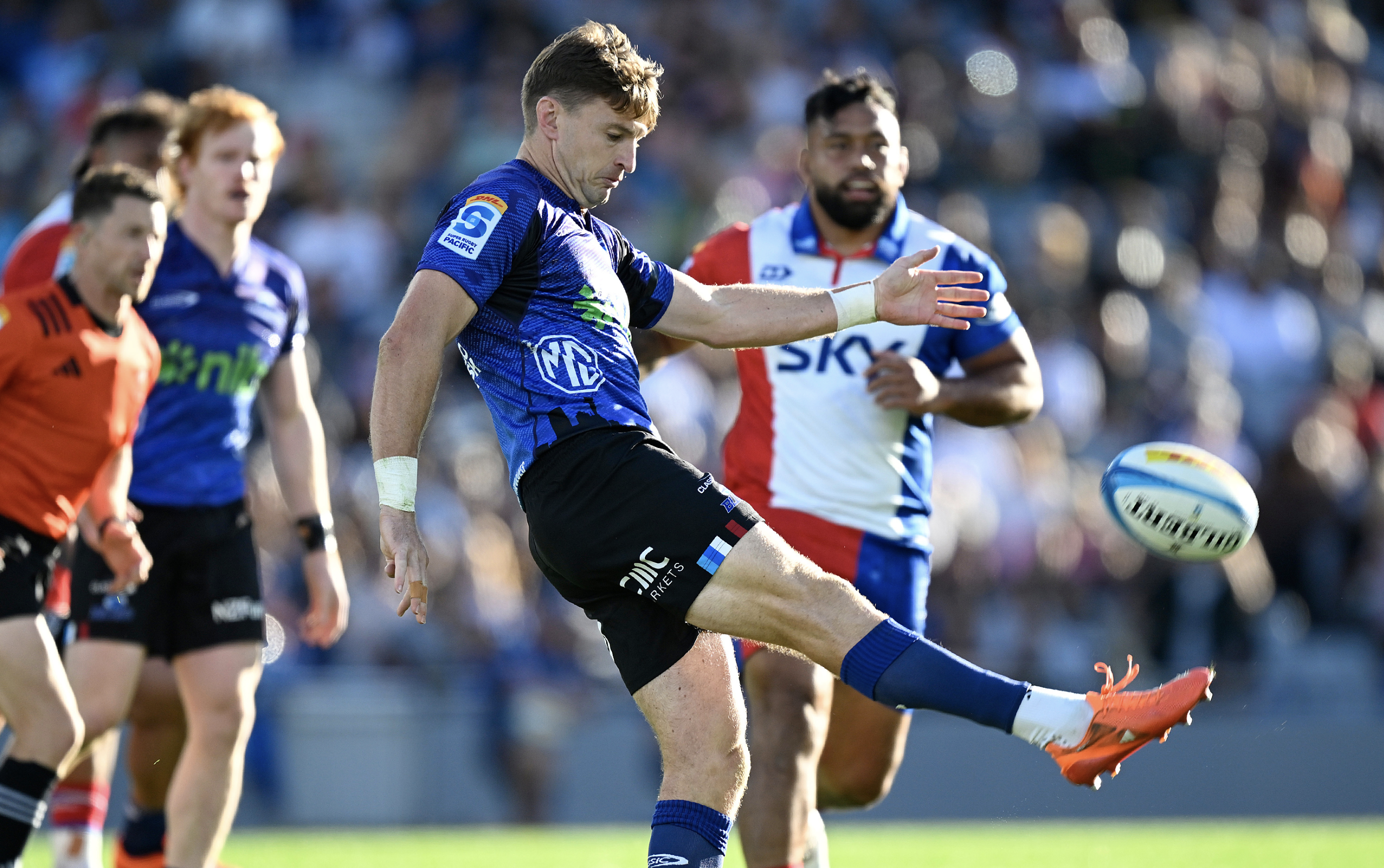 📰 Beauden Barrett states definitive case for All Blacks' No 10. jersey