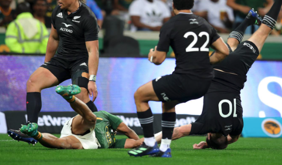 Beauden Barrett recounts horror fall in ABs loss