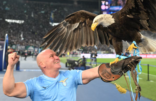 📰 Football Team Doctor sacked for posting images of penis op