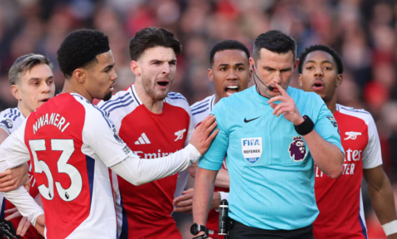 📰 Police investigate death threats to referee after Arsenal Red Card