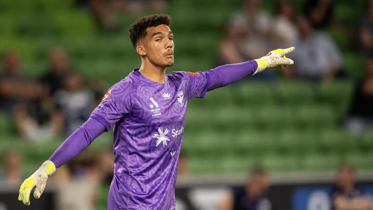 📰 Phoenix star making record move to English Premier League