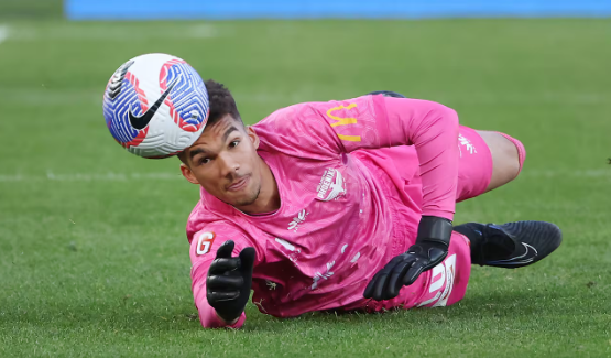 📰 Phoenix star's move to English Premier League confirmed