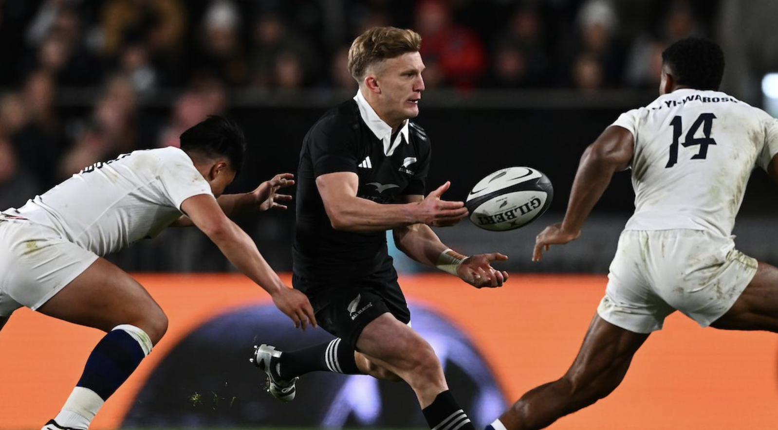 📰 Patience pays off as McKenzie passes audition as All Blacks' top No 10