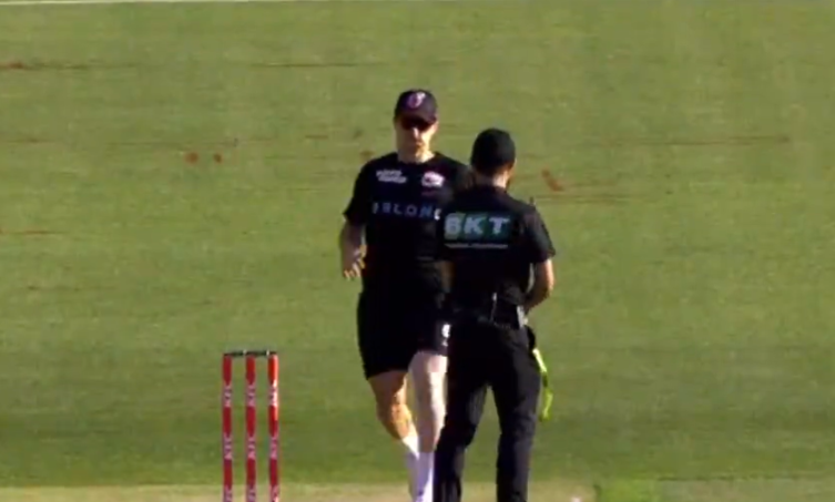 📰 Cricket star suspended for "intimidating" umpire