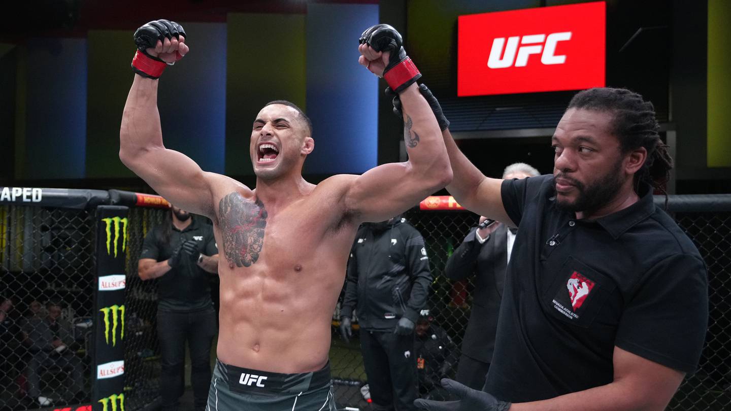 Kiwi UFC star's wild 75sec KO win