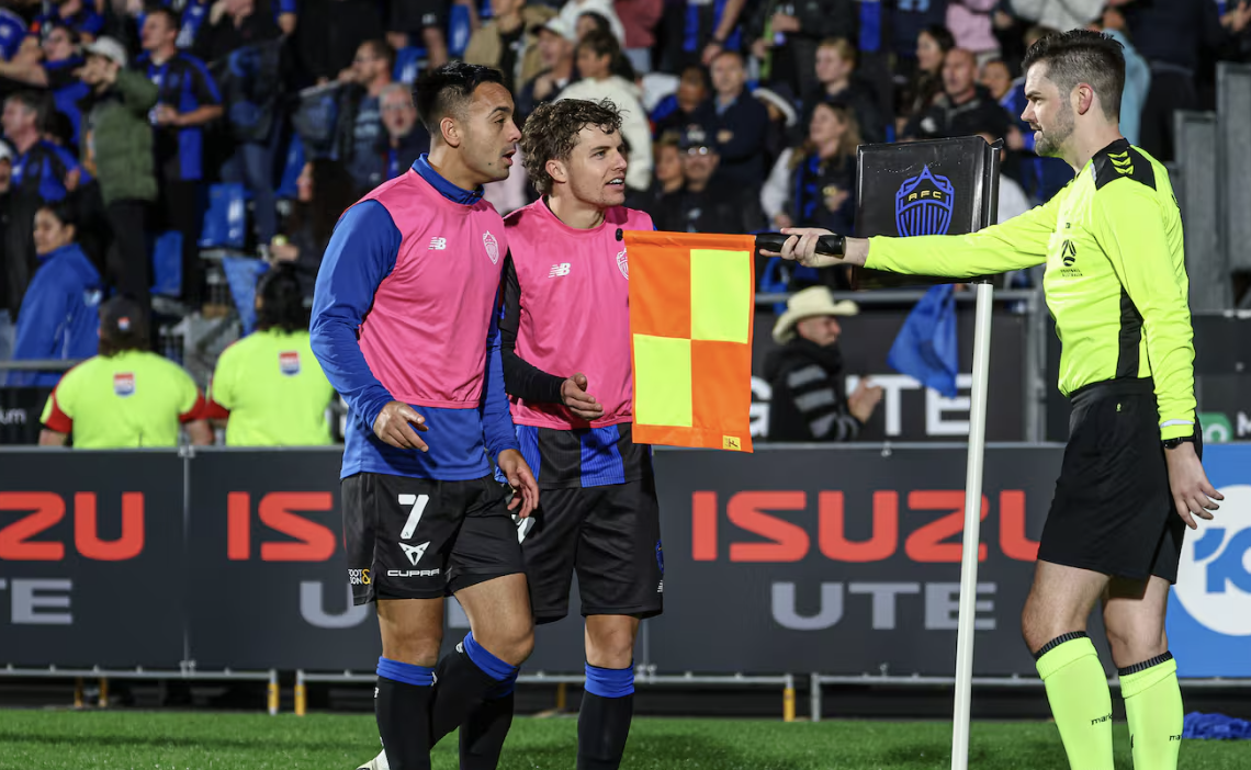 📰 Auckland FC Coach blasts call to rule out crucial goal