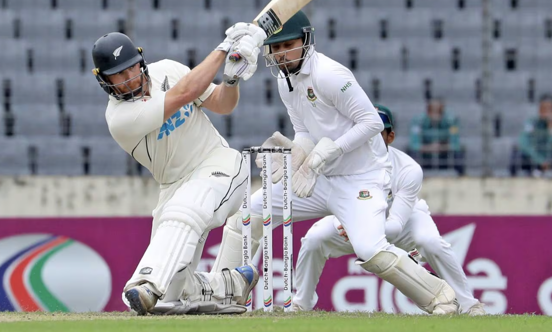 📰 Glenn Phillips blitz leads Black Caps recovery