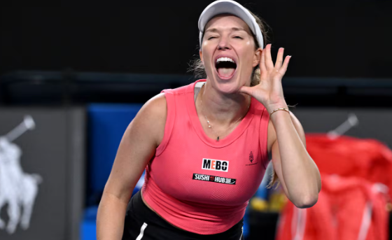 📰 Danielle Collins taunts Aussie crowd by slapping backside and boasting of "pay cheque"