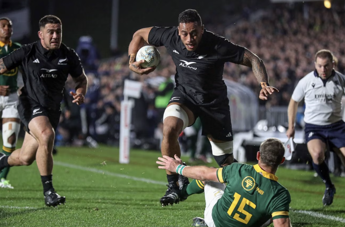 📰 Ian Foster reveals injury to star ahead of flight to Europe