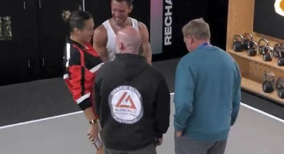 📰 Aryna Sabalenka appears to mock-urinate on Australian Open runner-up trophy