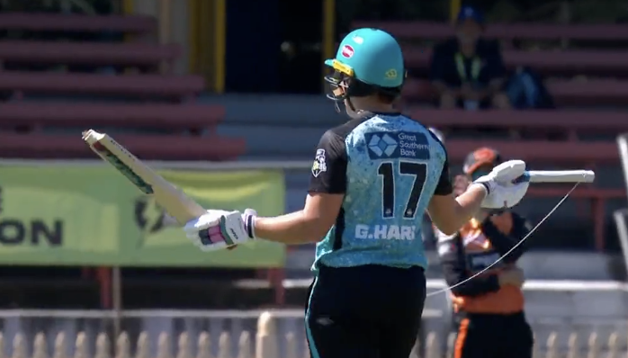 📰 "Stuff it, I'll hit it" - Cricketer hits six with broken bat