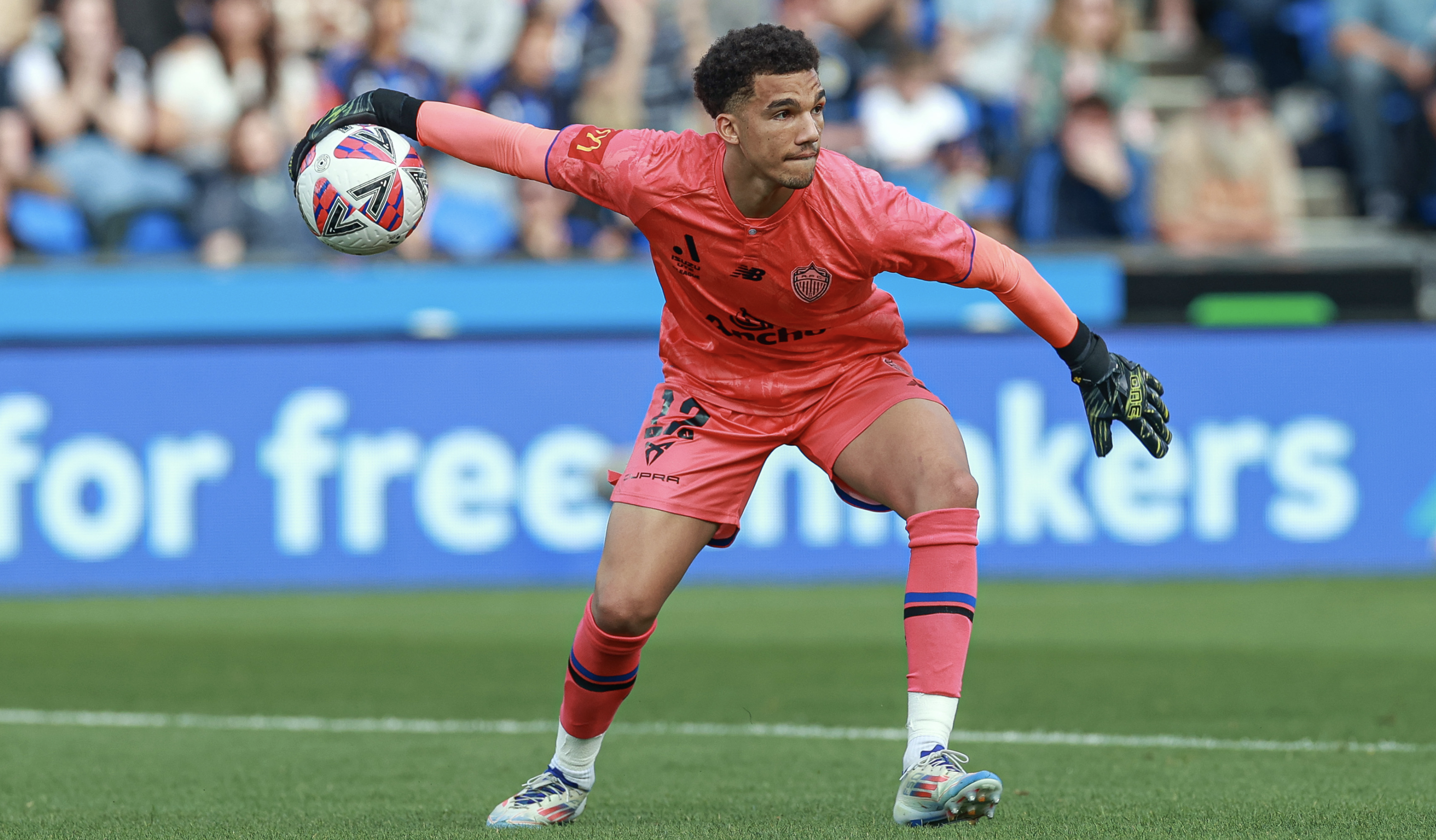 📰 Why Auckland FC's Goalkeeper is ready to move