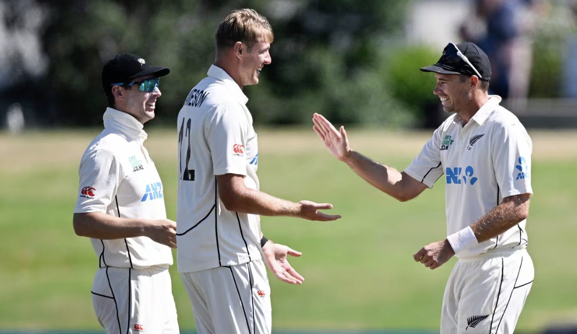 📰 History in sight for dominant Black Caps