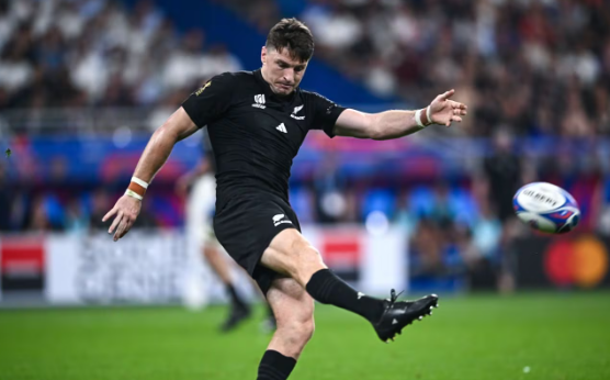📰 Beauden Barrett signs big deal to stay in New Zealand