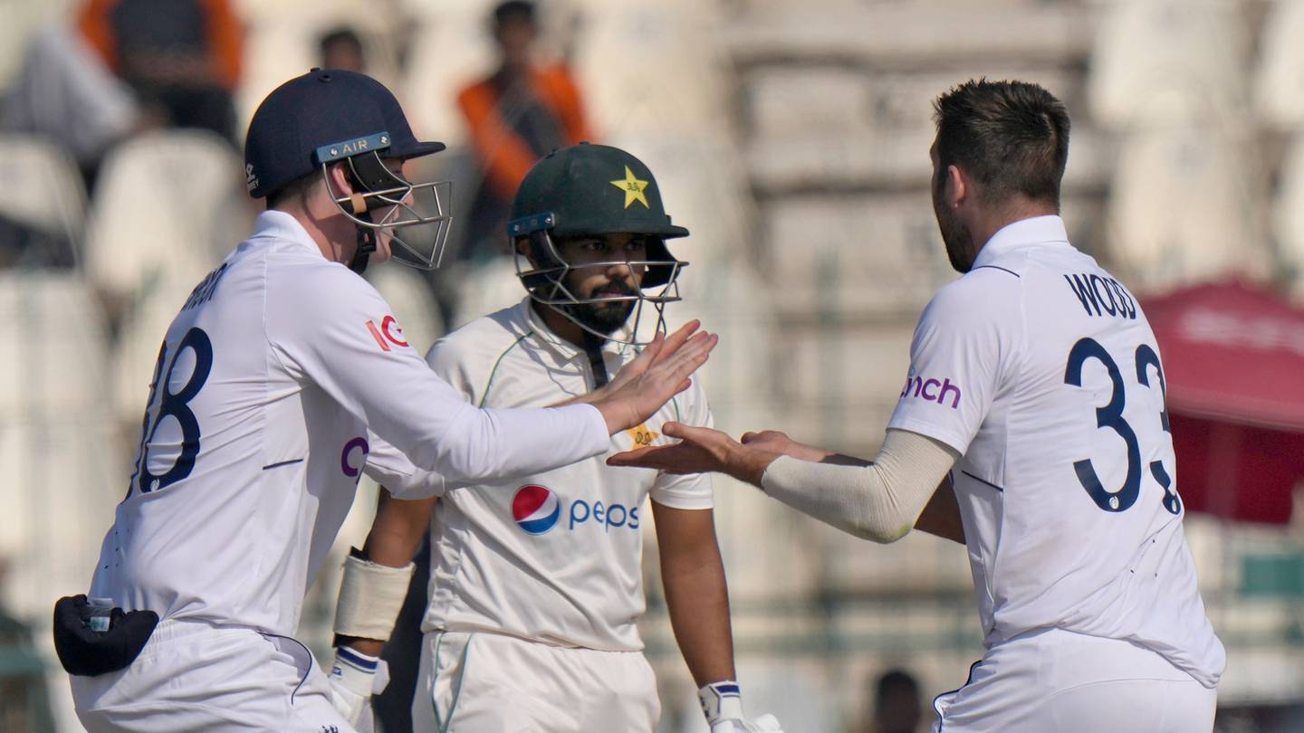 Controversial catch overshadows England's series clinching Test