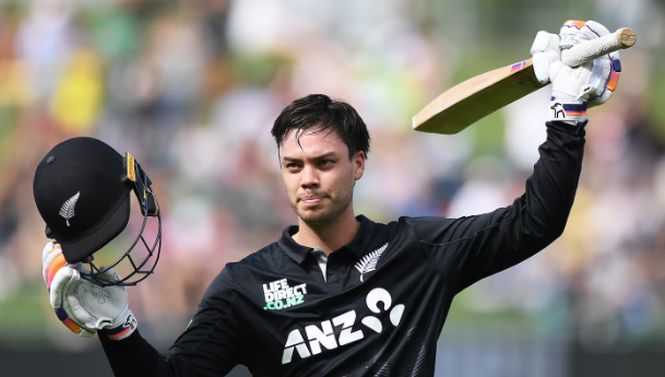 📰 Mark Chapman Century and electric debut lift Black Caps past Pakistan