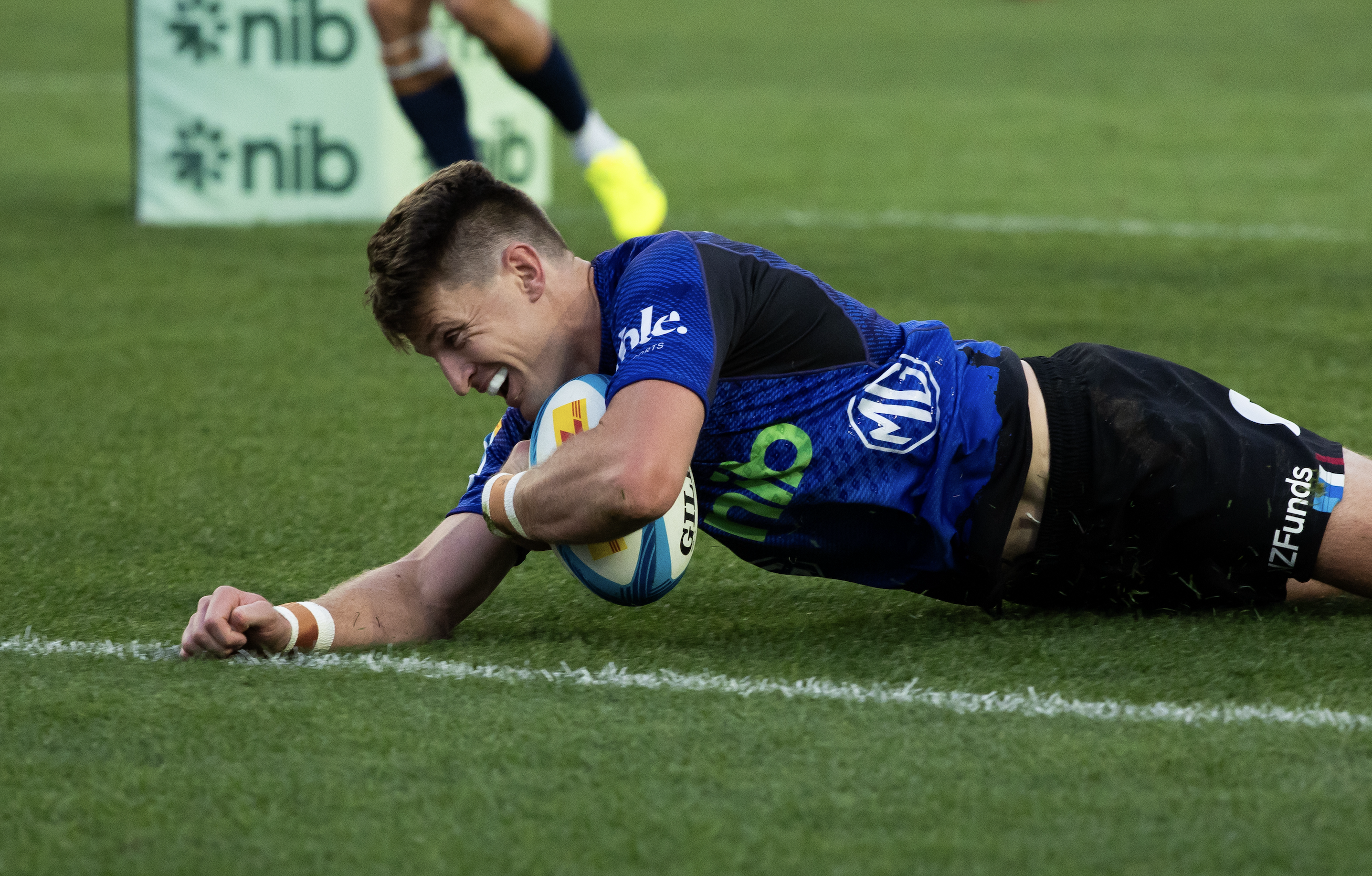 📰 Beauden Barrett to get X-ray on hand as Blues add to injury count
