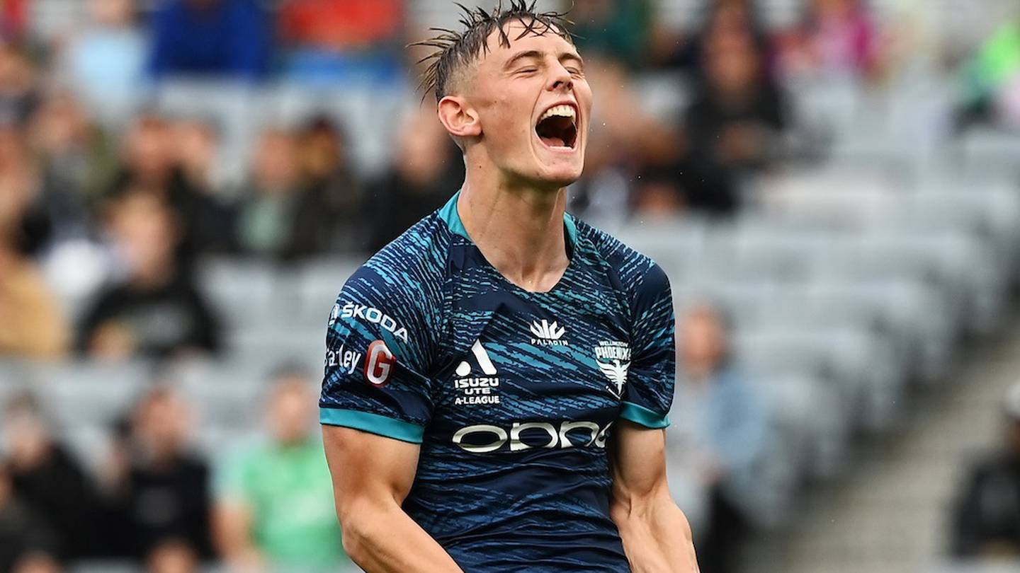 Phoenix and All Whites striker signs with English club