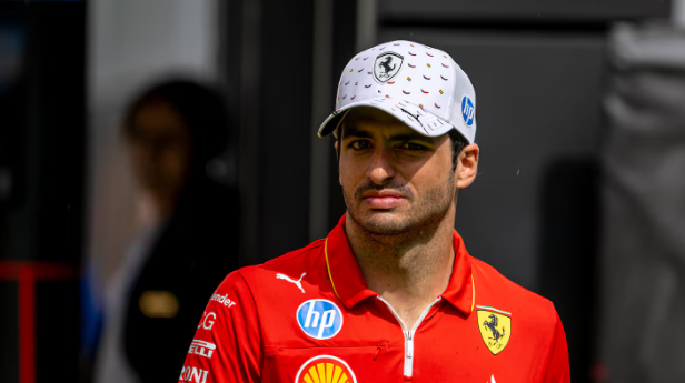 📰 Carlos Sainz pens two-year with F1 rival