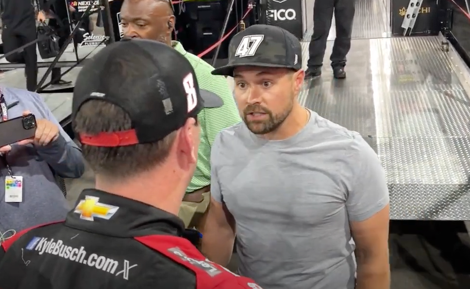 📰 Nascar rivals brawl after wreck