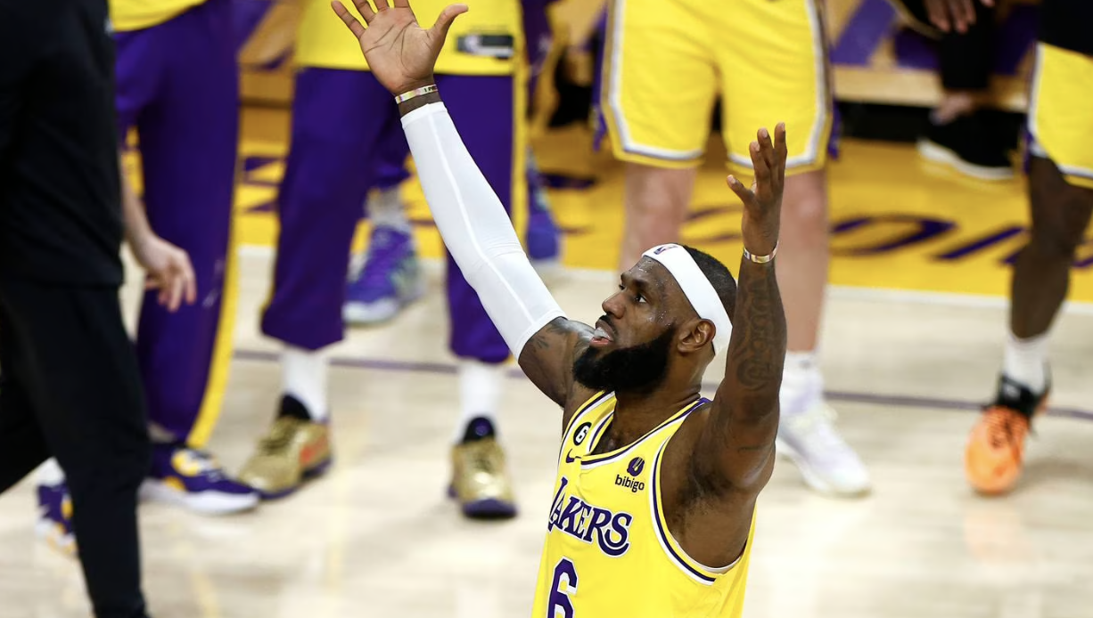 LeBron James breaks NBA all-time scoring record