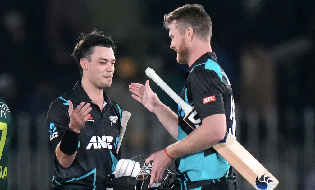 📰 Mark Chapman inspires Black Caps to emphatic bounceback victory over Pakistan