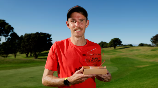 📰 Kiwi sets unofficial golf world record