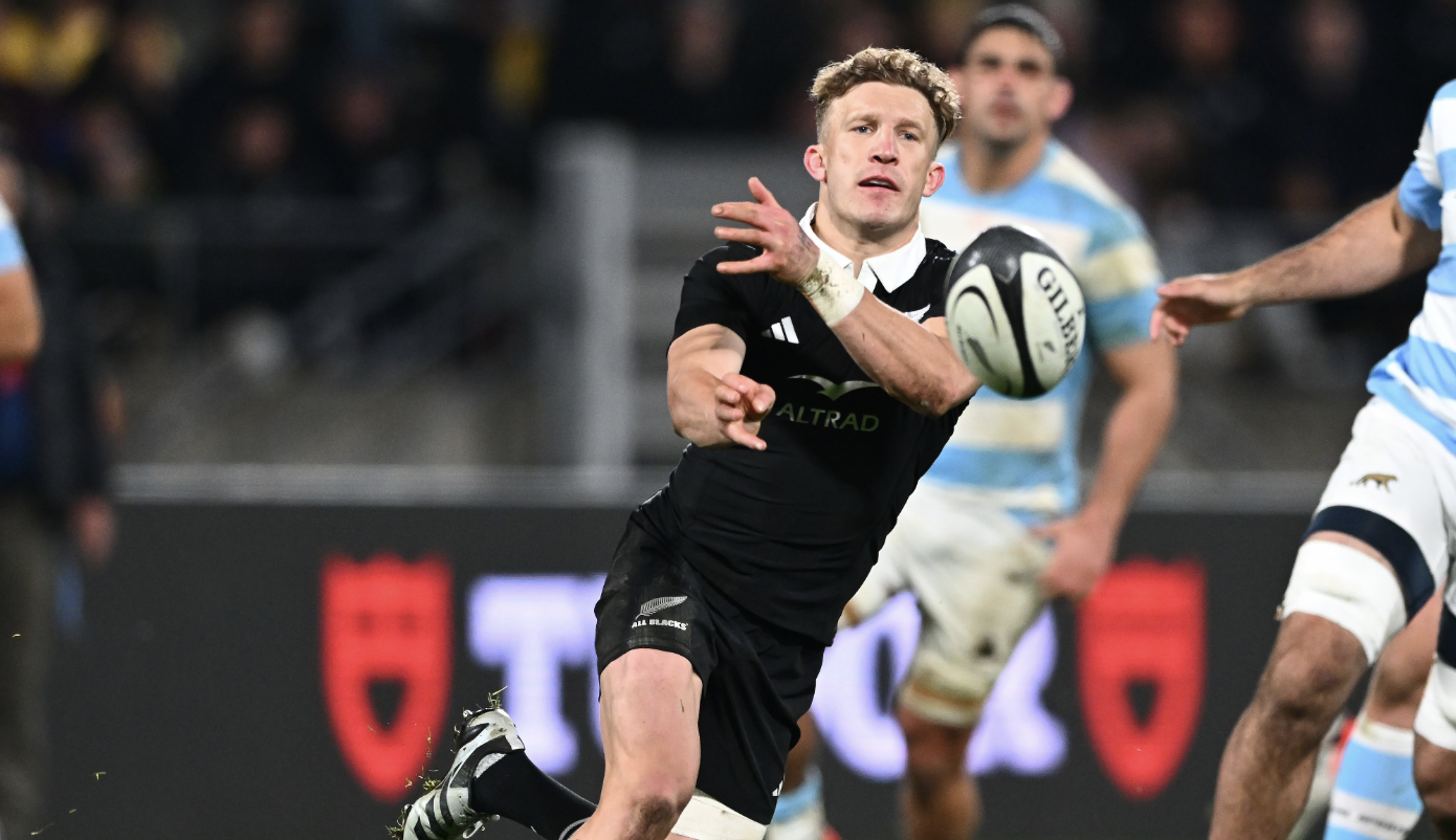 📰 All Blacks star apologises to teammates after missing bus to airport