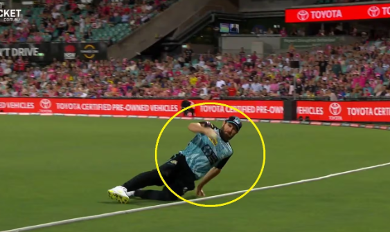 📰 Heat star steals show with all-time catch in BBL Final