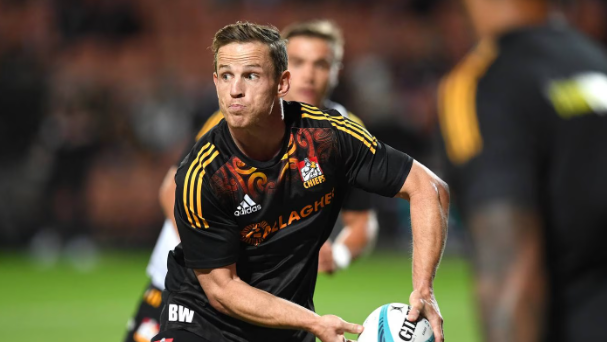 📰 All Black confirms move to head overseas