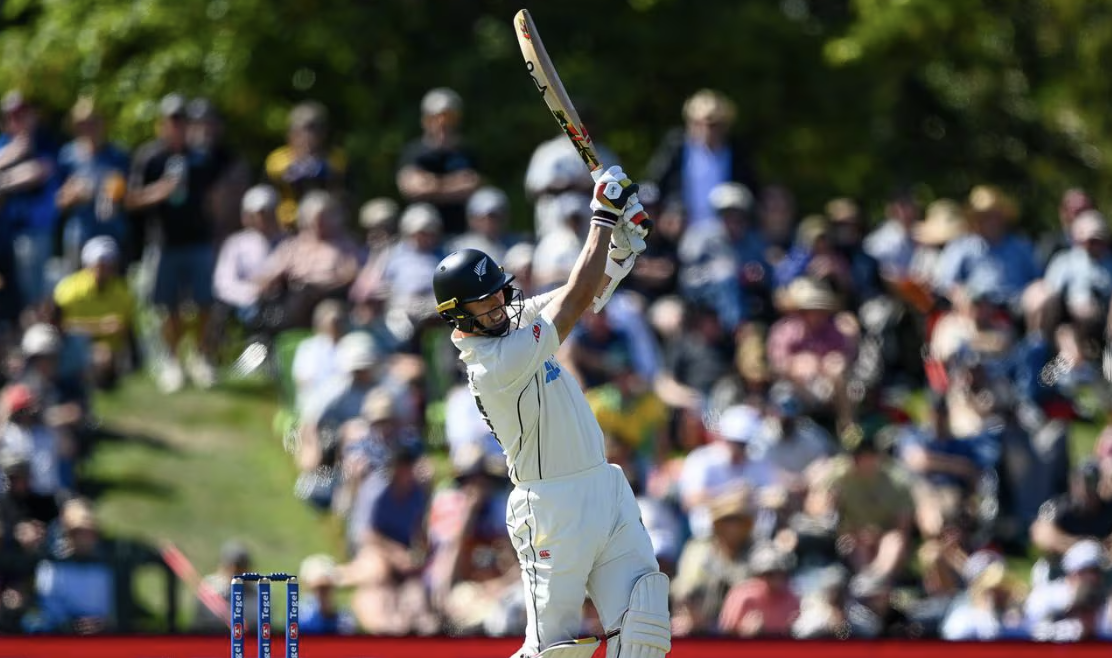 📰 Matt Henry hits back as batters battle