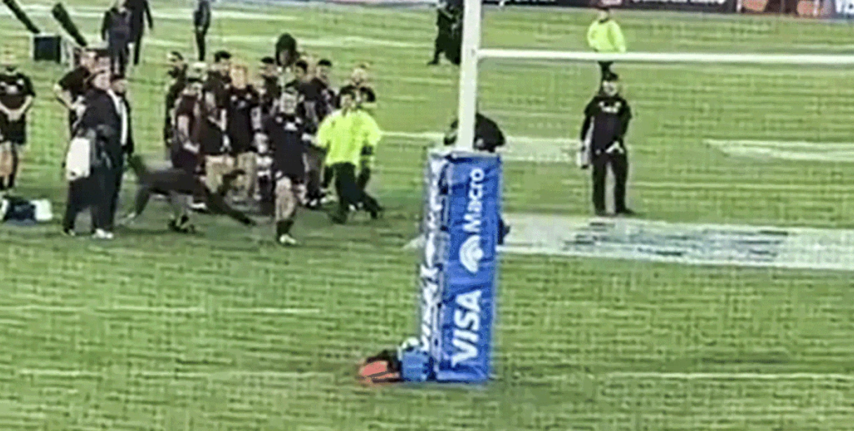 📰 All Blacks captain apologises for tripping pitch invader
