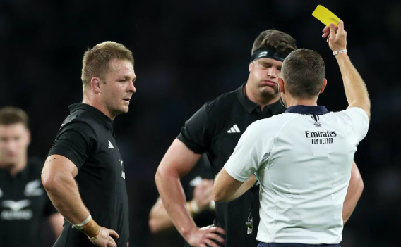 📰 All Blacks labelled "pretenders" after Boks thrashing