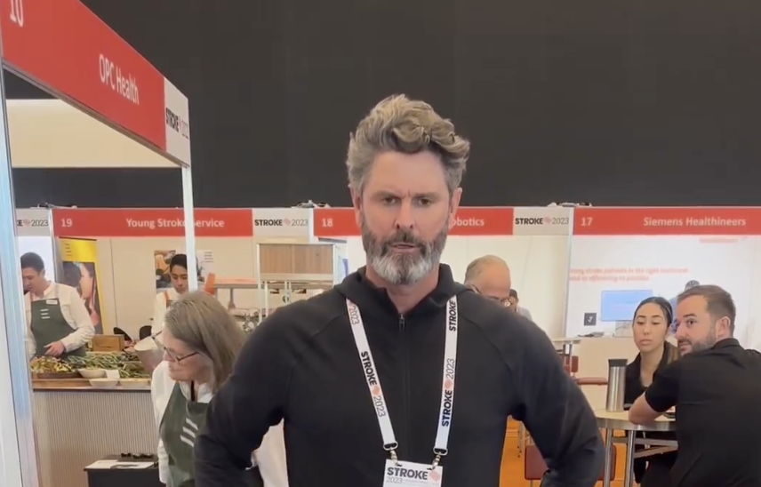 📰 Chris Cairns stands unaided two years after spinal stroke