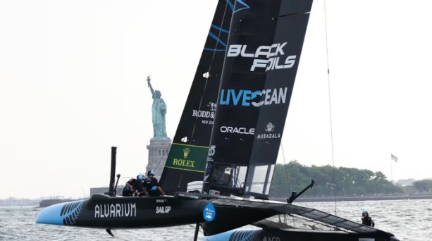 📰 Black Foils triumph in New York