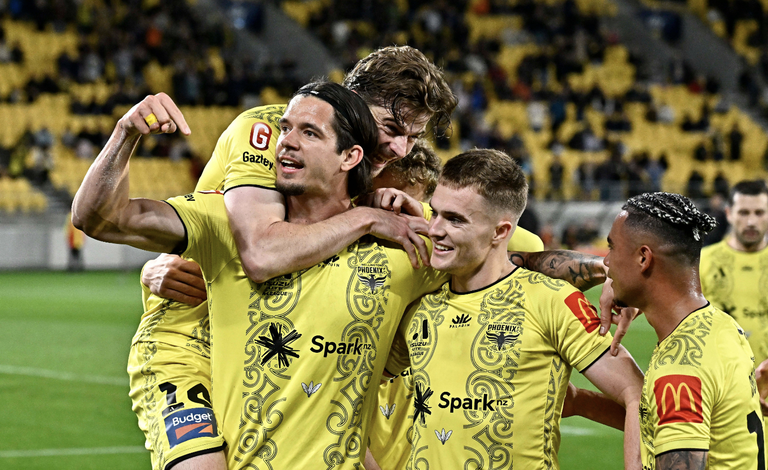 📰 Phoenix finish strong but must wait for title decider