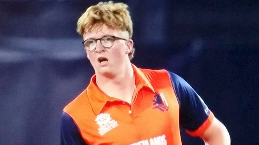 Spanners Watson lookalikes & fully nude streakers