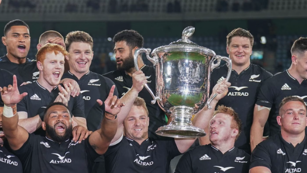 Eddie Jones declares war on All Blacks