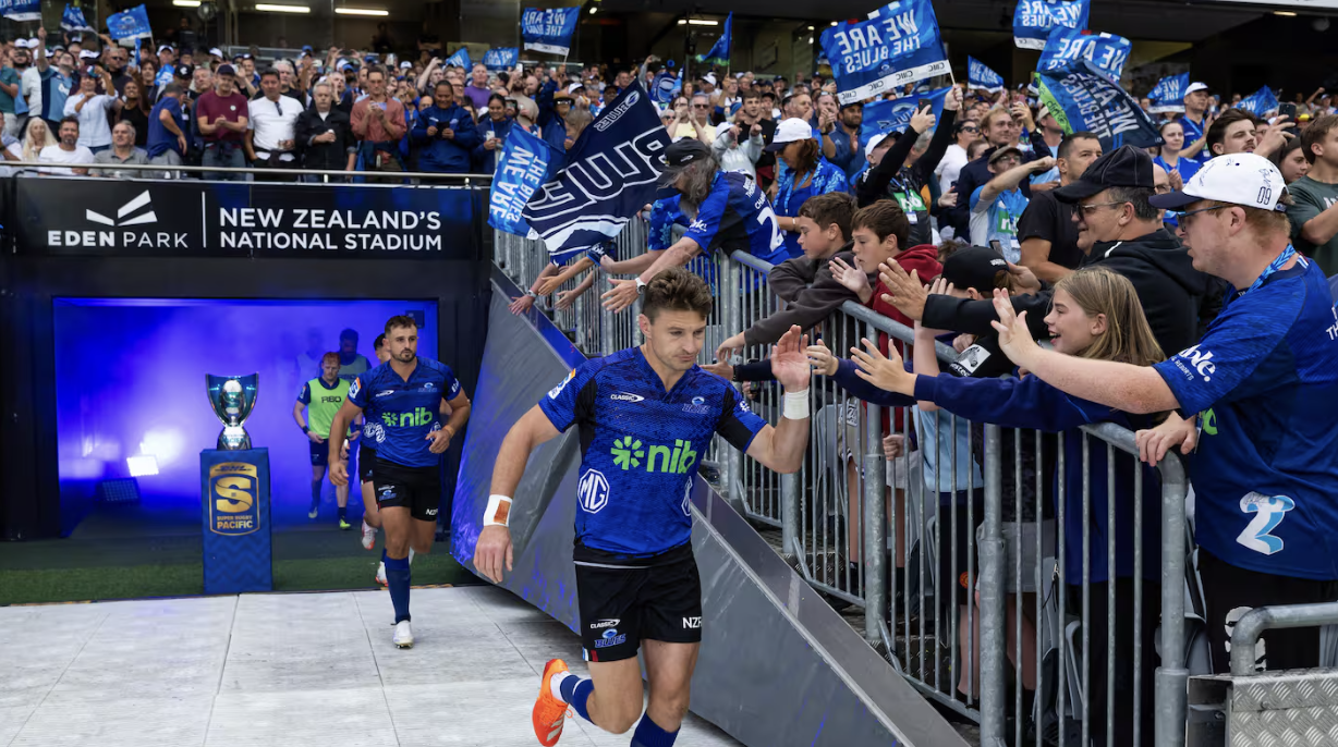 📰 Beauden Barrett’s return to No 10 highlights Blues’ playmaking dilemma