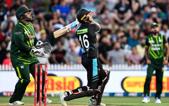 📰 Allen and Milne blow away Pakistan