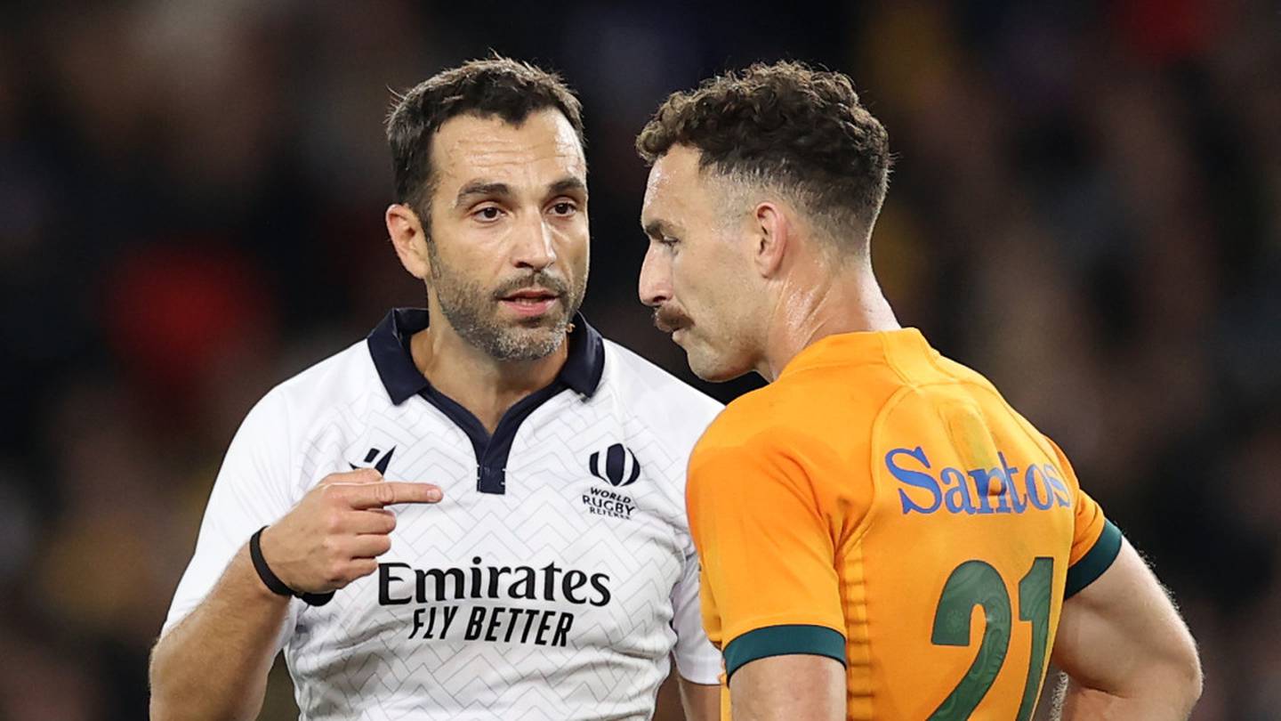 Ref reveals his side of controversial time-wasting call