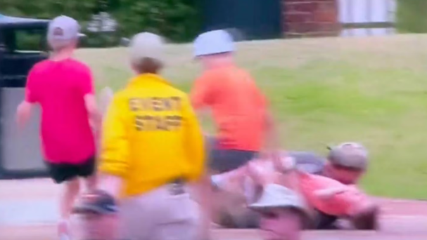 📰 Dad drops toddler on head chasing baseball