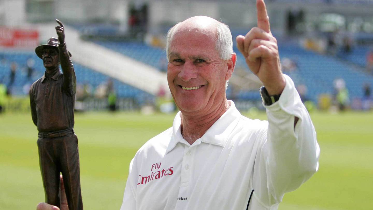 Former top cricket umpire dies after car crash