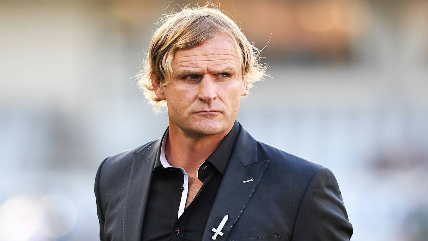 Another ABs warning? Razor expresses interest in "special" England coaching job